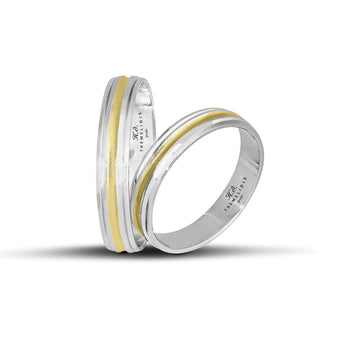 Δίχρωμες βέρες γάμου 4mm από χρυσό και λευκόχρυσο, λουστρέ με ματ γραμμή στο κέντρο, χειροποίητης κατασκευής με ανατομικό σχεδιασμό.